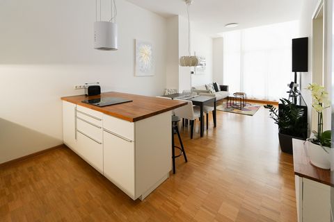 MODERNES LOFT Loft Appartement in ehemaliger Carrera Fabrik für 6-18 Monate zu mieten. Nahe dem Südstadtpark und 6 Min zur U-Bahn-Station ‚Jakobinerplatz‘. Im Caree Vita befindet sich direkt eine Bäckerei, Apotheke mehrere Ärzte. In unmittelbarer Näh...