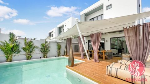 Gönnen Sie sich den Inbegriff des opulenten Lebens mit dieser atemberaubenden, modernen Villa mit 4 Schlafzimmern und 4 Bädern und 1 Gästetoilette, die jetzt in der Rawai Garden Villa in Rawai, Phuket, zum Verkauf steht. Diese Villa ist von einem sch...