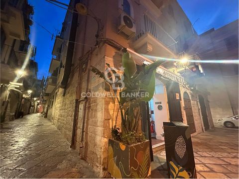 PUGLIA - BARLETTA - VIA MURA SAN CATALDO Il locale commerciale in vendita a Barletta è situato in una posizione strategica, nel cuore del centro storico, facilmente accessibile e con una visibilità superiore alla media. Attualmente è data in locazion...