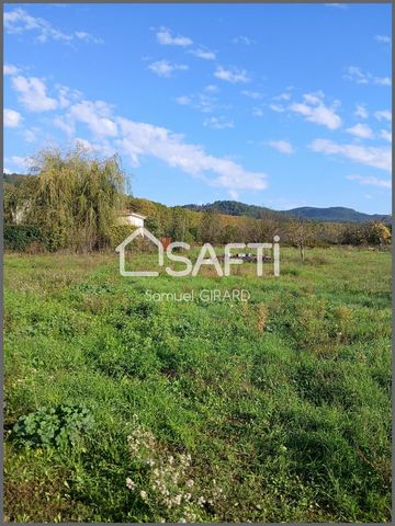 Situé dans la charmante commune du Poujol-sur-Orb (34600), ce terrain de 1009 m² offre un cadre de vie paisible et authentique. Niché au cœur d'un environnement préservé, ce terrain bénéficie d'une localisation idéale, à proximité de toutes les commo...