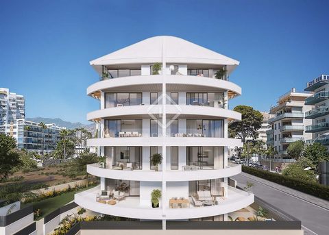 Lucas Fox presents this spectacular new build development in the very port of Benalmádena. The development offers the most exclusive apartments in the Benalmádena area. Marina Golden Bay will enjoy great tranquility, perfect for disconnecting. Its un...