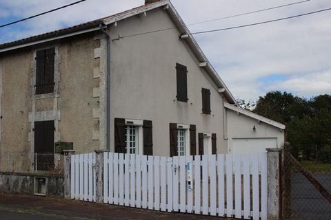 Maison de ville, sur la commune de Roumazières Loubert, à proximité des écoles et des commerces. Cette maison comprend au Rez de chaussée : cuisine, salle à manger, salon, wc, buanderie, garage et arrière cuisine. A l'étage, 2 chambres, bureau et sal...