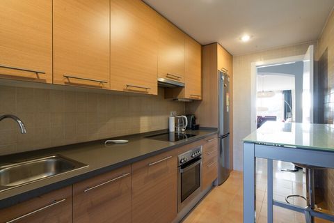 Willkommen in Ihrem Traumurlaubsort in Ojen! Dieses atemberaubende 90 m² große Apartment mit 2 Schlafzimmern bietet einen luxuriösen und komfortablen Aufenthalt für bis zu 4 Personen. Wenn Sie diese wunderschön eingerichtete Unterkunft betreten, werd...