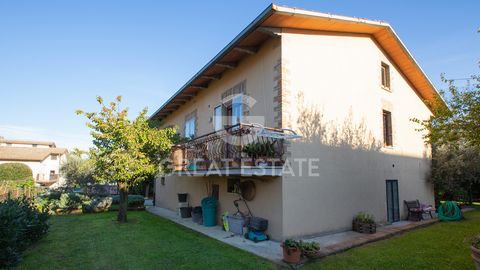 This family home is located in the quiet residential area of Sarteano, immersed in the suggestive landscape of Val di Chiana. The villa offers a living area of 291 sqm. The property is completely renovated and therefore ready to move in immediately. ...