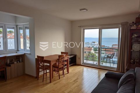 Makarska near the center. A beautiful three-room apartment of 78.63 m2 for sale, oriented north-south-east, airy, full of light with an unobstructed view of the sea in Makarska. The apartment is located on the 3rd floor of a newly built building. The...