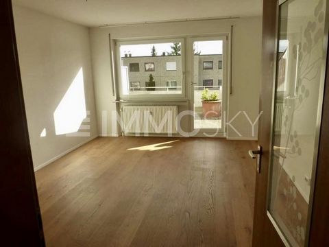 The 102 m² 3.5-room apartment is located on the 1st floor of a residential complex built in 1978 with 15 parties. It is located on a slope and offers a separate access that is reminiscent of a terraced house. To the left and right of the entrance the...