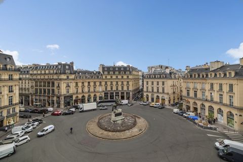 À VENDRE PARIS 1ER - PLACE DES VICTOIRES - BIEN D'EXCEPTION AVEC VUE - Situé sur la prestigieuse Place des Victoires, en lisière des jardins du Palais Royal, de la Banque de France et de la Fondation Pinault, au 4ème étage d'un sublime immeuble class...