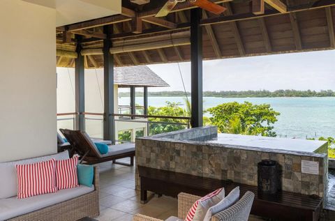 Superb seafront apartment located on the top floor of a two-storey residence boasting one of the most breathtaking views of the estate on the lagoon and the Île aux Cerfs. This elegantly decorated property with tropical accents offers 2 en-suite bedr...