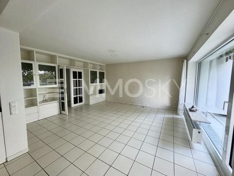 Bienvenue! Cet élégant appartement de 4 pièces à Großburgwedel impressionne par son emplacement calme et son mobilier de haute qualité. L’appartement est situé dans un immeuble bien entretenu et offre un espace de vie spacieux pour toute la famille s...