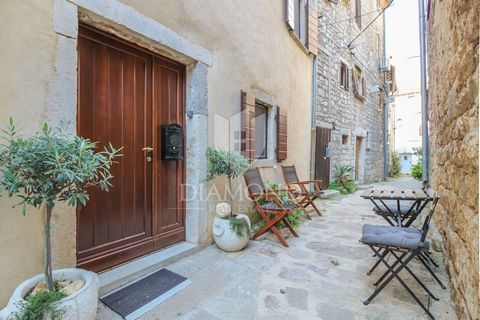 Location: Istarska županija, Bale, Bale. Istria, Rovinj, surroundings In the old town center of Bal, a small town that is recognized year after year for its autochthonous offer, there is this house that has been transformed from antiquity into a beau...