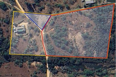 Ontdek een unieke mix van rustig wonen en ongelooflijk investeringspotentieel met deze onlangs gerenoveerde kleine boerderij van 4 hectare, ideaal gelegen langs de R40 Barberton Road, op slechts een paar kilometer van Nelspruit. Of u nu op zoek bent ...