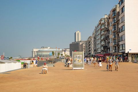 Cet appartement de 2 chambres récemment construit est situé au 2ème étage de la prestigieuse tour Residentie Ensor II, située dans le quartier d'Oosteroever. Il dispose d'une terrasse spacieuse avec mobilier de salon, parfaite pour se détendre en ple...