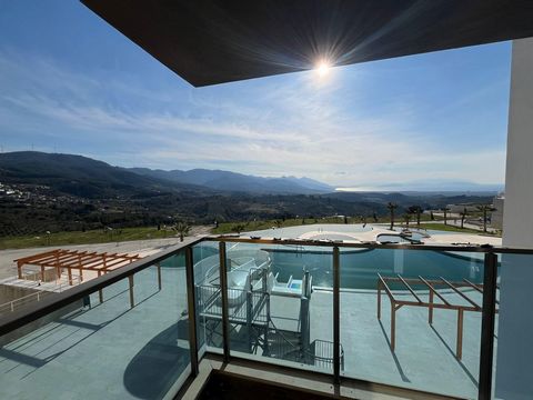 Notre appartement est 1+1 et dispose d’une vue imprenable sur la mer. En même temps, vous avez également une vue que vous ne pouvez pas vous lasser de la verdure de la forêt. C’est un site avec piscine. Il y a une aire de jeux pour enfants. Un parc a...