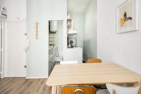 Magnifique appartement de 34 mètres carrés situé dans le 1er arrondissement de Marseille. ArrayPouvant accueillir jusqu'à 4 personnes, il est idéal pour un groupe d'amis. Au plaisir de vous recevoir ! :) Localisé au 4e étage sans ascenseur, il compre...