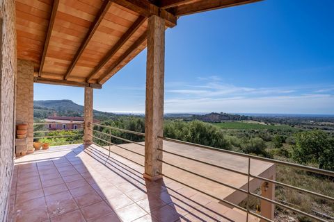 Charmante maison indépendante à Sant Llorenç des Cardassar avec des caractéristiques étonnantes ~~ Évadez-vous vers la tranquillité avec cette maison indépendante magnifiquement rénovée, nichée dans la périphérie rurale paisible de Sant Llorenç des C...