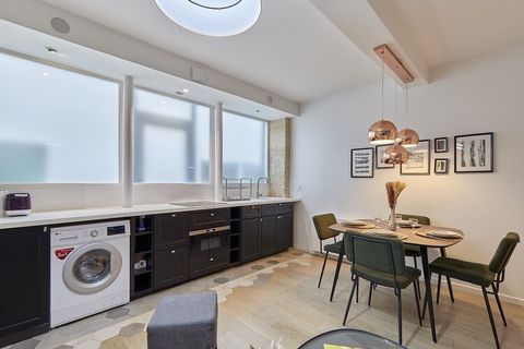 Subliem gelijkvloers appartement van 40m2 in het hart van het 7e arrondissement. Op 10 minuten lopen van de Eiffeltoren en een paar minuten van de Champs de Mars, ligt dit appartement in een bekende winkelstraat. U kunt de Invalides bezoeken, evenals...