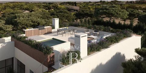 Barnes Mallorca le ofrece esta suntuosa villa de nueva construcción con un diseño tradicional y puramente mallorquín. Situada en uno de los pueblos más codiciados gracias a su privilegiada ubicación geográfica, esta propiedad ofrece todo lo necesario...