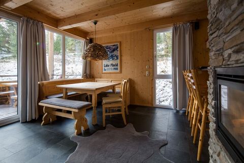 Entdecken Sie den Charme und den Komfort dieses wunderschönen 110 m² großen Holzchalets, das perfekt für bis zu 8 Personen geeignet ist. Eingebettet in einen ruhigen Pinienwald auf 1.800 Metern Höhe bietet dieses einladende Refugium eine Mischung aus...