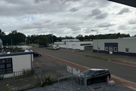 Welkom bij Edisonstraat 22, je ultieme vakantieverblijf genesteld in het pittoreske stadje Landgraaf, in het prachtige Zuid-Limburg. Dit gezellige appartement biedt een sereen uitje voor maximaal 4 volwassenen, compleet met babybedje, en is perfect v...