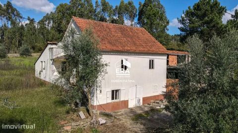 Rustikale Villa mit 3 Schlafzimmern auf einem Grundstück mit einer Fläche von 10044m2 mit hervorragender Sonneneinstrahlung und freiem Blick. Das Haus besteht aus 2 Etagen, im Erdgeschoss besteht das Haus aus einem Wohn-/Esszimmer und einer Küche mit...