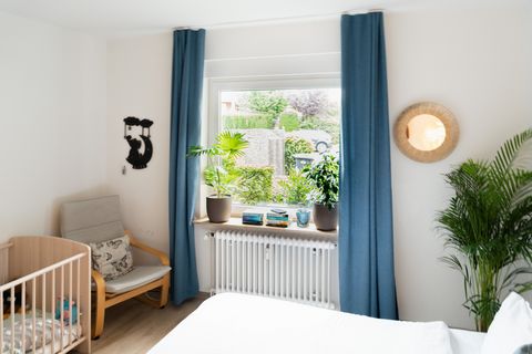 Welcome to this wonderfully cosy place, that we proudly call our home. We're located in a peaceful residential neighborhood, dotted with classic red brick houses (Backsteinhäuser) on either side of the road. While the calm surroundings ensure a good ...