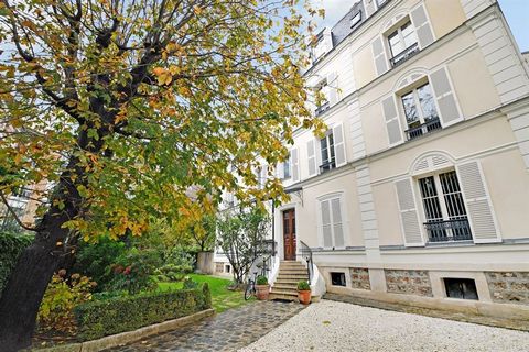 PARIS XVII - VILLA DES TERNES - Appartement te koop verhuurd In de rust van de villa, op de 1e verdieping van een prachtig negentiende-eeuws gebouw met uitzicht op de tuin, staat een prachtig oud appartement te koop bewoond. Het bestaat uit een entre...