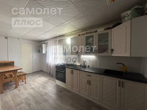 Арт. 68361729 СРОЧНО ПРОДАЕТСЯ ДОМ в х. Зеленский (Красноармейский район)!!!х. Зеленский расположен в 10 км от города Славянск-на-Кубани. Рядом проходит трасса г. Темрюк- г. Краснодар. В доме две комнаты, совмещенный санузел и просторная кухня. Мебел...