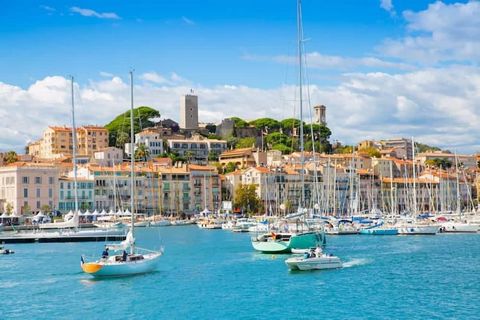 Cette élégante résidence hôtelière constitue le point de départ idéal pour votre séjour à Cannes, située à quelques pas de la gare de Cannes et à seulement 5 minutes du Palais des Festivals et des Congrès. Avec 88 appartements entièrement équipés, al...