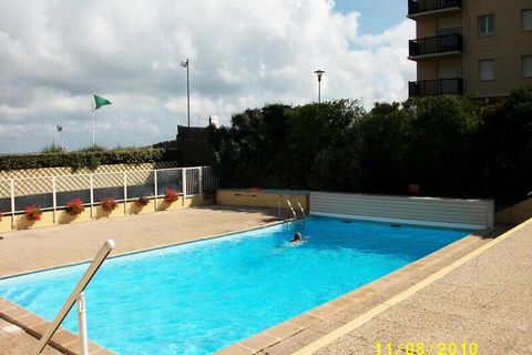 CABOURG/NEAR THE BEACH. In a seafront residence with direct access to the beach, this 3-room apartment with a capacity of 4 people, with an area of ​​approximately 32m², on the 2nd floor with elevator with a balcony with a lovely view of the sea, fac...