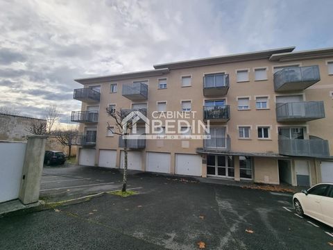 Exclusivité CABINET BEDIN - LIBOURNE Appartement T2. Dans une résidence sécurisée, proche du centre de Libourne, cet appartement T2 au premier étage avec ascenseur, se compose d'une entrée, d'une cuisine semi ouverte sur la pièce de vie avec balcon, ...