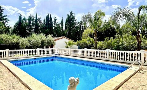 With 2,900 m2 of land and 150 m2 of built area, this property is ideal as a permanent residence, second home, or investment with great potential.Located in a quiet and natural area, the property is just 10 minutes from the center of Alhaurin el Grand...