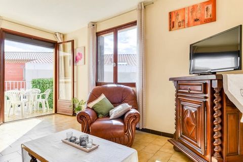 Welcome to Valras’Loc! This bright and comfortable 45 m² apartment is ideally located in the heart of Valras-Plage, just a short walk from the beach and the local market. Nestled in a calm, secure residence with a private parking space and a 6 m² fur...