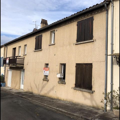 Lots de deux appartements centre Castillonnès.