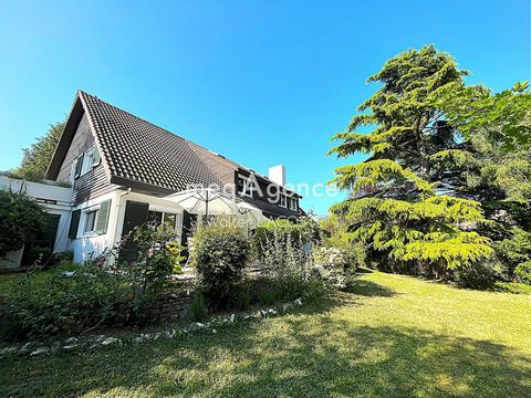 MAISON DE 10 PIECES DONT 6 CHAMBRES, TERRAIN 1028 M2