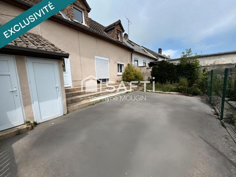 Maison avec jardin, 2 cours de stationnement, véranda.