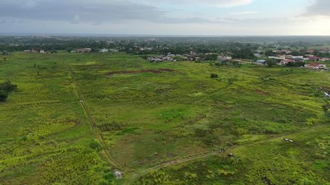 This 11.5-acre property in Bath Pen, Savanna-la-Mar, Westmoreland, is ideally located for growth. Major nearby projects include a fully approved international airport in Little London, a proposed high school, new police divisional HQ, and a large NHT...