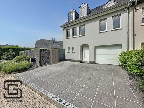 Een oase van modern comfort in een gewilde woonwijk Genesteld in een van de rustigste en meest residentiële buurten van Bertrange, onderging dit familiehuis, gebouwd in 1995, een volledige renovatie in 2020, waarbij elegantie, prestaties en veilighei...