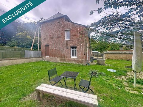 Maison de ville en brique 3 chambres ,entierement renovée dans un secteur tres recherché .