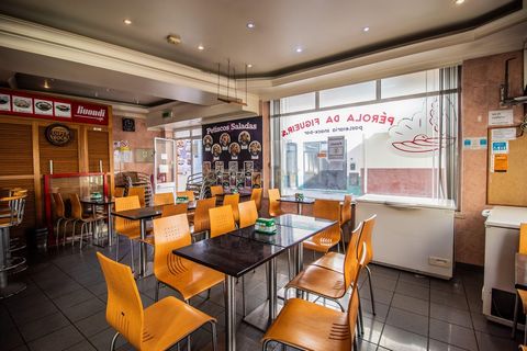 Discover this inviting cafe located in the heart of Coimbra, Figueira da Foz, priced at 150,000. Spanning 147m², this property offers a unique opportunity for entrepreneurs looking to establish a thriving coffee shop or snack bar in a bustling urban ...