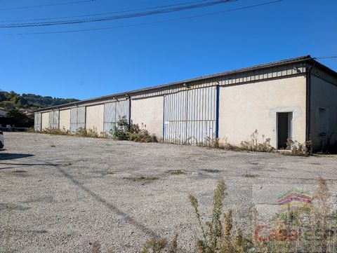 Bâtiment de 1200 m2 commercial ou artisanat sur une parcelle de 5200m2