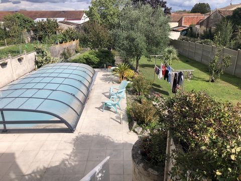 GRANDE MAISON DE VILLE EN PIERRE 3 CHAMBRES GRAND TERRAIN 900 m2 GARAGE / PAUILLAC