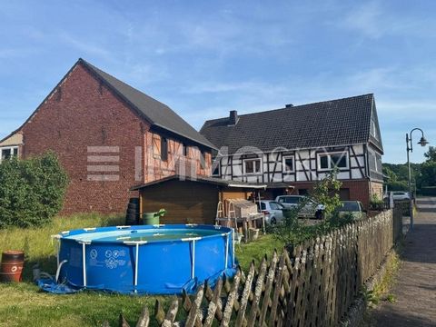 Dieses großzügige Anwesen bietet Ihnen eine seltene Kombination aus Wohnen, Arbeiten und Leben an einem Ort. Auf einem weitläufigen Grundstück von 1.148 m² eröffnet sich Ihnen hier ein Paradies für Familien, Handwerker, Tierliebhaber und Hobbybegeist...