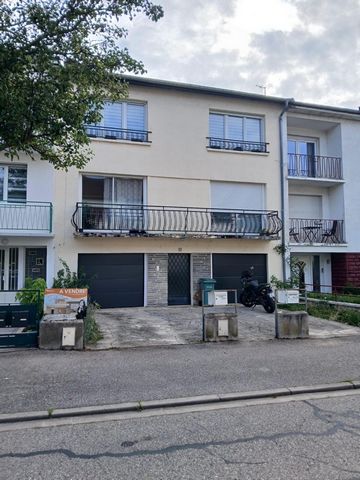 IMMEUBLE composé de 2 appartements F3 un loué au 2eme étage et un libre de jouissance