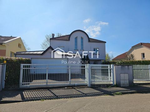Maison d'architecte spacieuse 375m2 avec terrain et garage