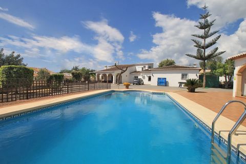 Large, well-maintained family home within walking distance of Javea Old Town. A covered Naya / sitting area leads you to the entrance of the main floor with a large lounge/dining room with a fireplace, from the living room, an archway leads to a smal...