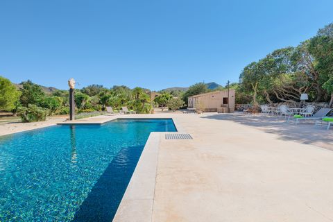 Wonderful and rustic villa, located in the protected area of Colonia de Sant Pere, with incomparable views over the mountains, private pool and direct access to the beach. It can accommodate 12 guests. The exterior areas are amazing. Tal¡king a dip i...