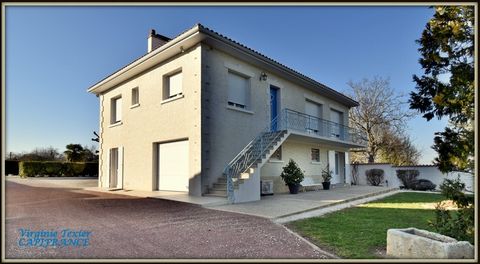 Dpt Charente Maritime (17), à vendre SAINT JEAN D'ANGELY maison P9 de 210m² habitables sur 2000m² de terrain avec piscine