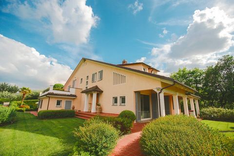 The property is located on a hilly promontory on the outskirts of the city of Arezzo and consists of a main villa built in the early 1990s and a recently built adjoining annexe, both finely restored with a modern style and very high aesthetic and qua...
