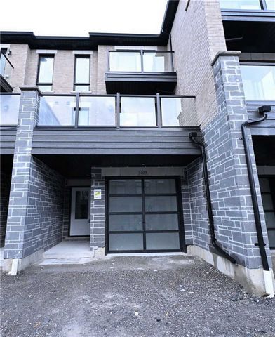 Brand New Never Lived-In Town Home In A Well-Established Neighbourhood. Open Concept With Lot Of Windows Providing Tons Of Natural Light. This Bright & Spacious 3 Bed 3 Bath Unit, 9Ft Ceilings On Main Flr, Washrooms At All Levels. A Spacious Kitchen ...