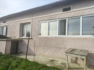 Price: €44.187,00 District: Balchik Category: House Area: 100 sq.m. Plot Size: 1800 sq.m. Bedrooms: 2 Bathrooms: 1 Location: Countryside We are is pleased to offer this partly renovated house, on asphalt road in a nice village near Balchik , 3 Golf C...